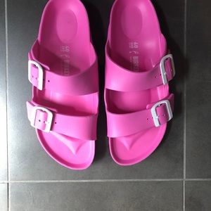 BRAND NEW NEVER WORN!!!